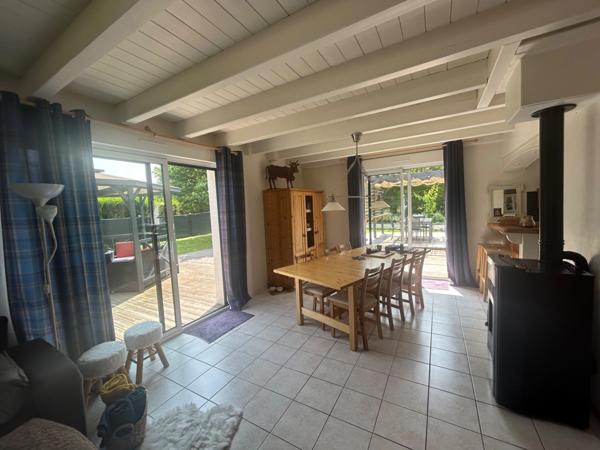 brison saint innocent maison (1997) 4 pièces 95 m2 env garage, terrain de 900 m2 env avec piscine.