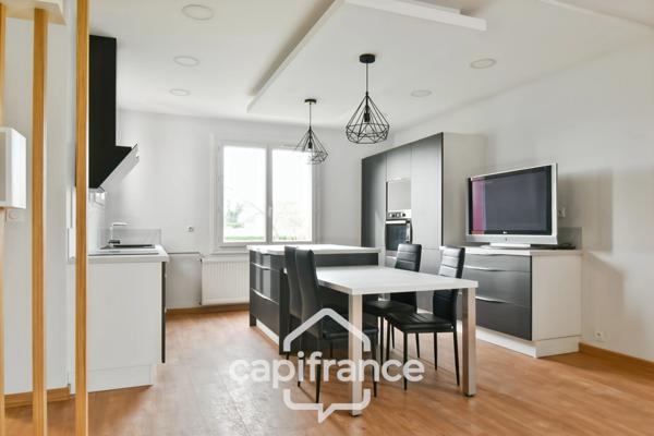 Maison à vendre entièrement rénovée, 6 pièces SAINT JEAN D'ANGELY (17), proche commerces avec jardin et garage