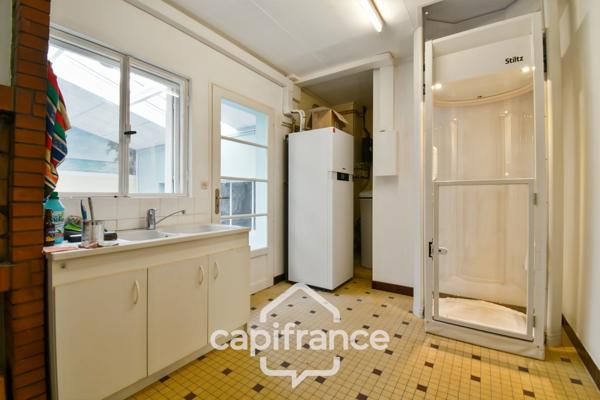 Maison à vendre entièrement rénovée, 6 pièces SAINT JEAN D'ANGELY (17), proche commerces avec jardin et garage
