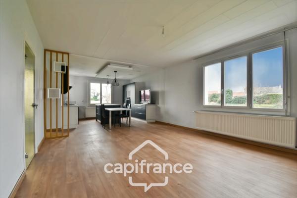 Maison à vendre entièrement rénovée, 6 pièces SAINT JEAN D'ANGELY (17), proche commerces avec jardin et garage