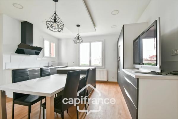 Maison à vendre entièrement rénovée, 6 pièces SAINT JEAN D'ANGELY (17), proche commerces avec jardin et garage