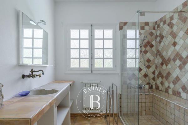 Sanary-sur-Mer, Villa 7 Chambres -  260 m² à vendre