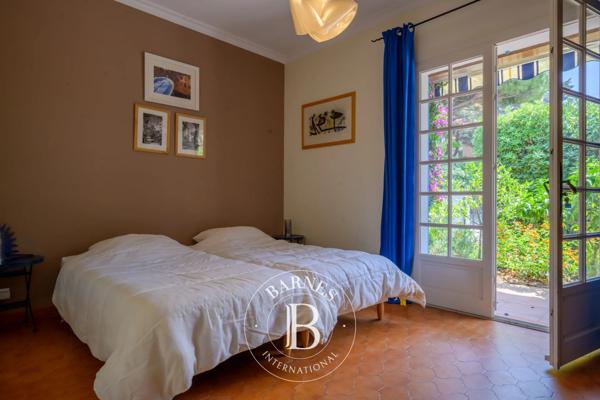 Sanary-sur-Mer, Villa 7 Chambres -  260 m² à vendre
