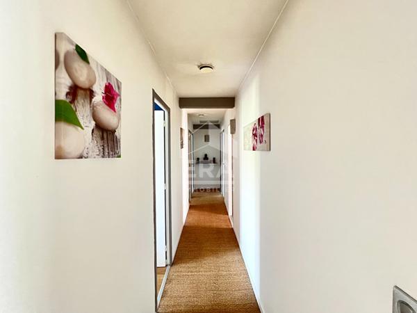 Ancienne bâtisse des années 50 entièrement rénovée  avec soin - Piscine à débordement