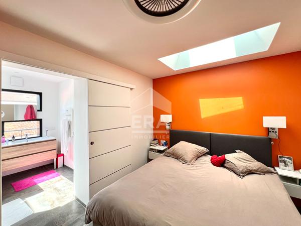 Ancienne bâtisse des années 50 entièrement rénovée  avec soin - Piscine à débordement