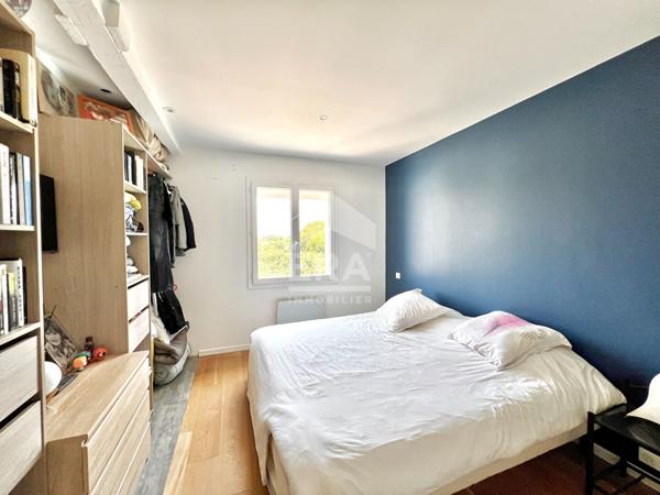 Ancienne bâtisse des années 50 entièrement rénovée  avec soin - Piscine à débordement