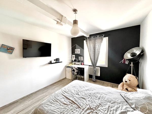 Ancienne bâtisse des années 50 entièrement rénovée  avec soin - Piscine à débordement