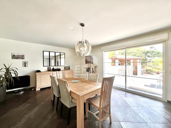 Ancienne bâtisse des années 50 entièrement rénovée  avec soin - Piscine à débordement