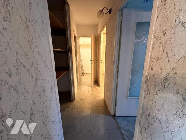 Sens, appartement de style F3 à rénover, situé au 2ème étage, sans ascenseur, dans résidence sé...