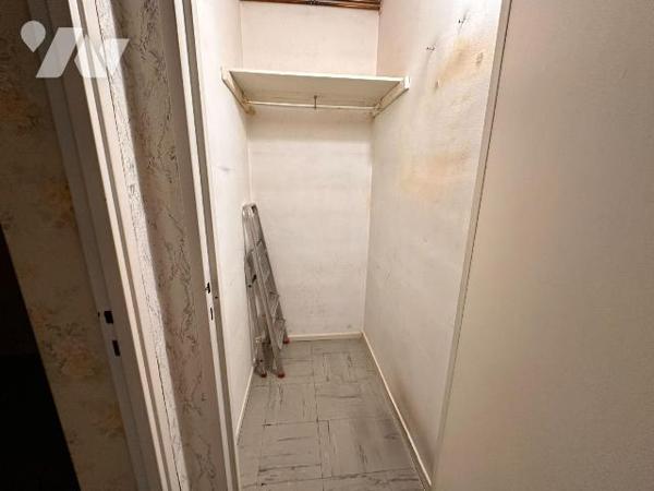Sens, appartement de style F3 à rénover, situé au 2ème étage, sans ascenseur, dans résidence sé...