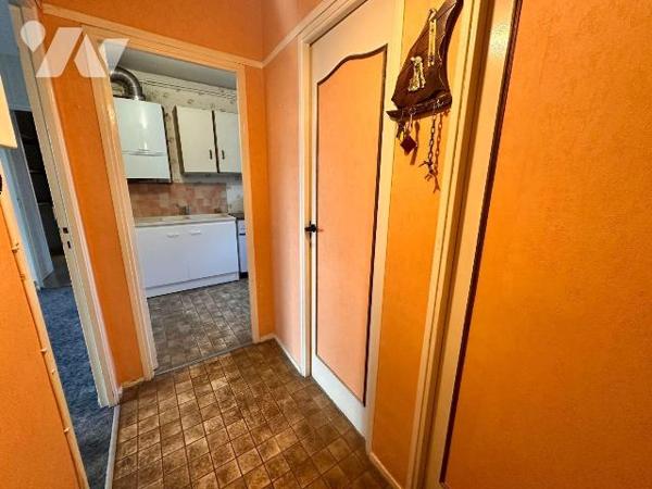 Sens, appartement de style F3 à rénover, situé au 2ème étage, sans ascenseur, dans résidence sé...