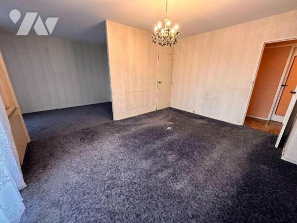 Sens, appartement de style F3 à rénover, situé au 2ème étage, sans ascenseur, dans résidence sé...