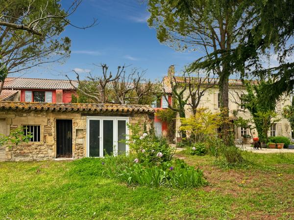 Saint-Rémy-de-Provence (13210) Ensemble immobilier à fort potentiel sur 6.5 ha