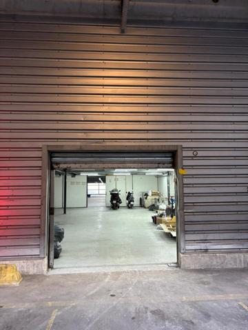 Local commercial 950 m²