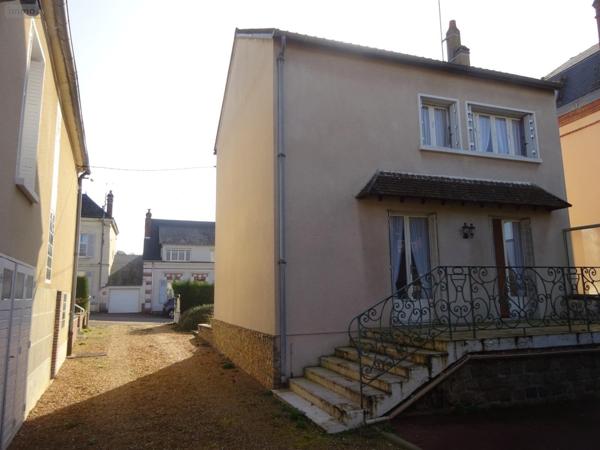 Maison à vendre à Nogent-le-Rotrou dans l'Eure-et-Loir (28400), ref : NOG 1040