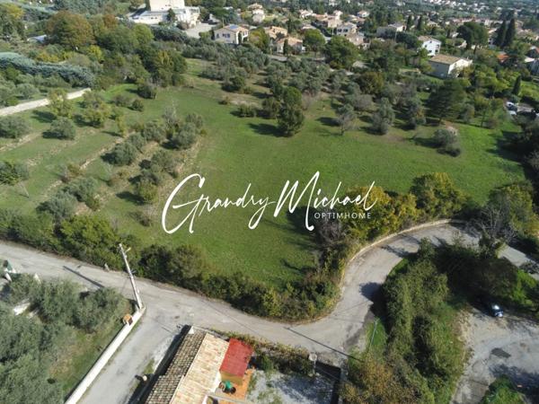 Terrain de 877 m² à vendre FORCALQUIER (04)