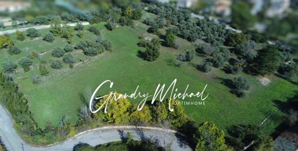 Terrain de 877 m² à vendre FORCALQUIER (04)