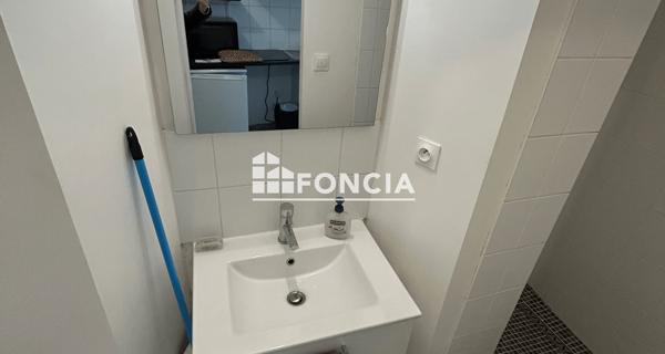 Location Studio meublé 12.16 m² - Fontainebleau 77300