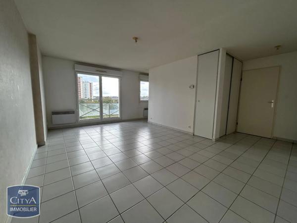 Appartement à louer 2 pièces 48.25m² Alençon (61000)