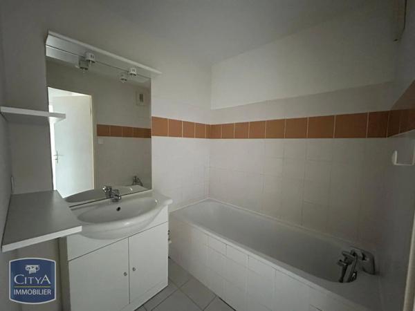 Appartement à louer 2 pièces 48.25m² Alençon (61000)