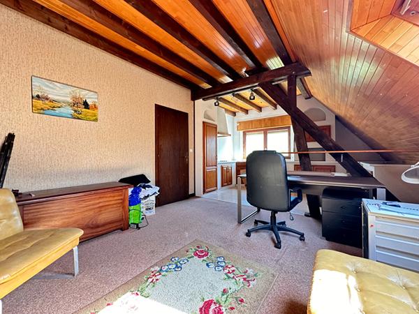 Maison - 6 pièces - 250 m²