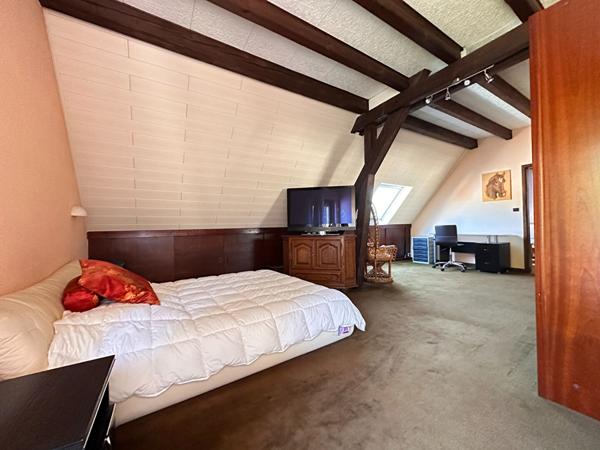 Maison - 6 pièces - 250 m²