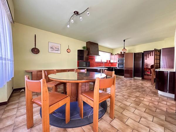 Maison - 6 pièces - 250 m²