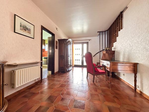 Maison - 6 pièces - 250 m²