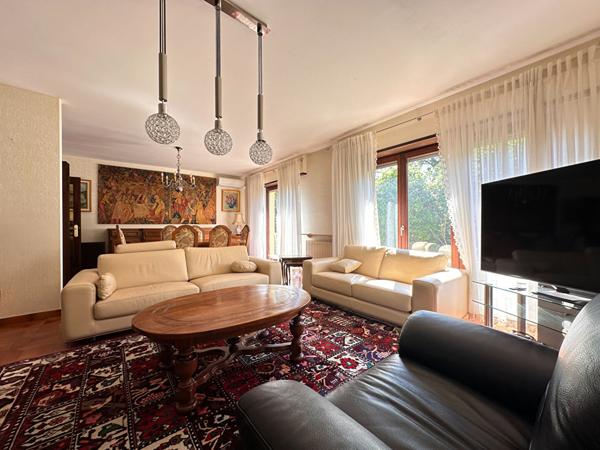 Maison - 6 pièces - 250 m²