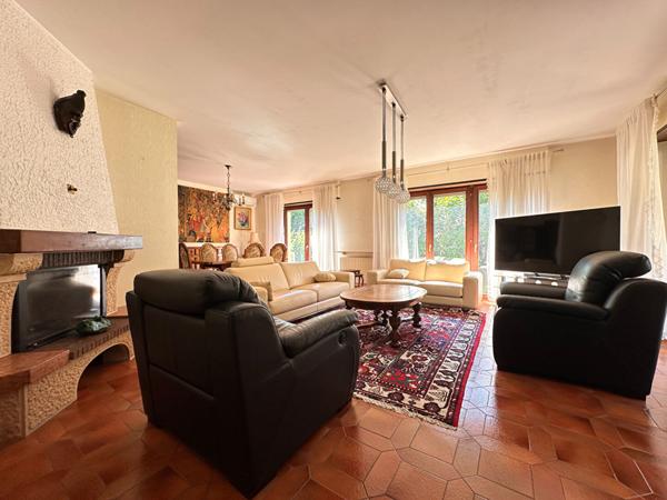 Maison - 6 pièces - 250 m²