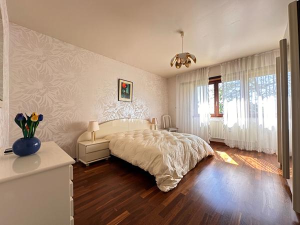 Maison - 6 pièces - 250 m²