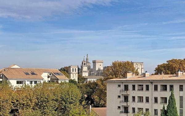Appartement à vendre    4 pièces • 172,87 m2 Avignon