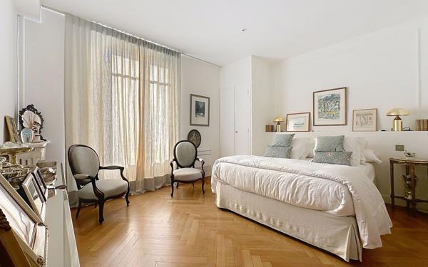 Appartement à vendre    4 pièces • 172,87 m2 Avignon