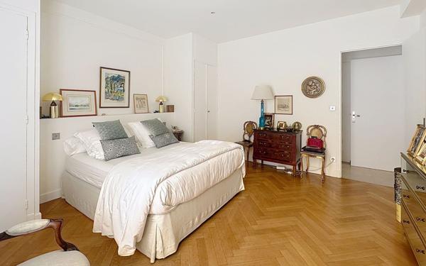 Appartement à vendre    4 pièces • 172,87 m2 Avignon