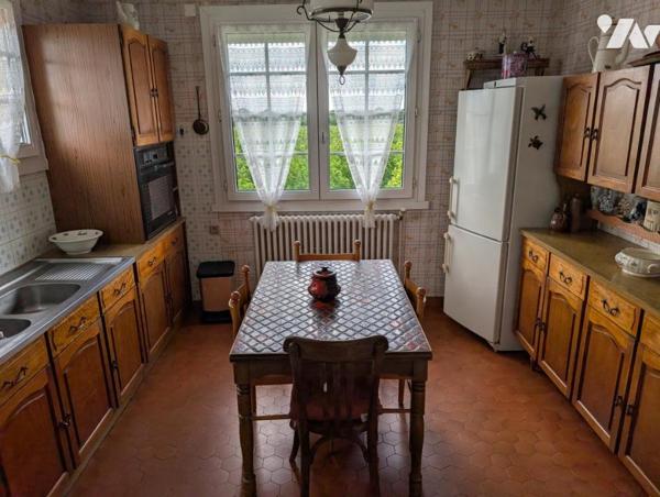 A deux pas des commodités et écoles, maison de 4 chambres avec cave