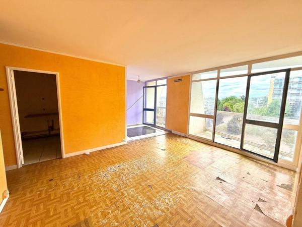 VOLUMES - PETIT PRIX - GARE À PIED