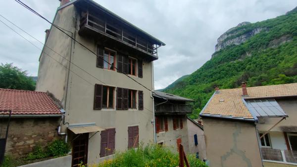 Batiment Tenay 8 pièce(s)