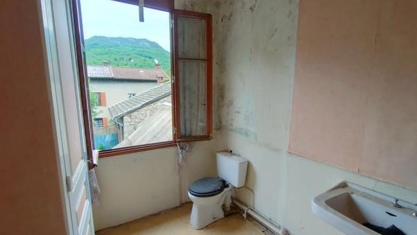 Batiment Tenay 8 pièce(s)