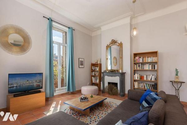 Dans un secteur recherché, à proximité immédiate des Cinq Avenues et du Palais Longchamp, décou...