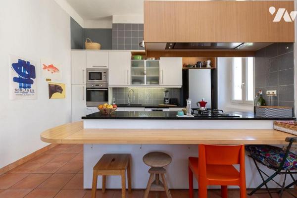 Dans un secteur recherché, à proximité immédiate des Cinq Avenues et du Palais Longchamp, décou...