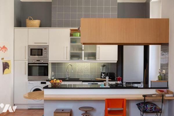 Dans un secteur recherché, à proximité immédiate des Cinq Avenues et du Palais Longchamp, décou...