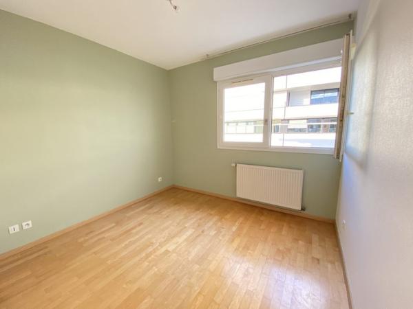 F2 VIDE - ANNECY COURIER + GARAGE