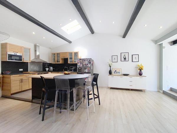Centre ville de Bruges (33520) : belle maison de ville avec extérieur