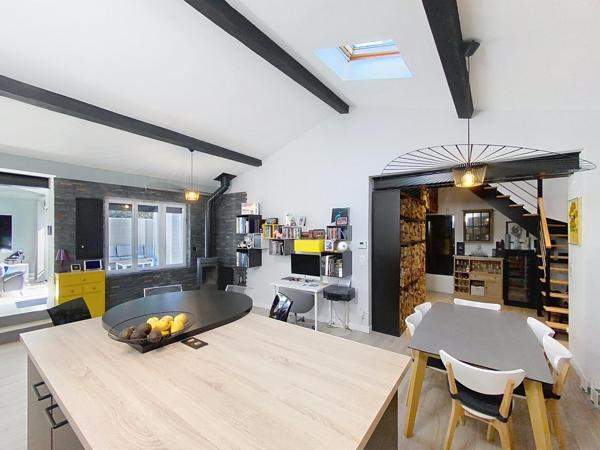 Centre ville de Bruges (33520) : belle maison de ville avec extérieur