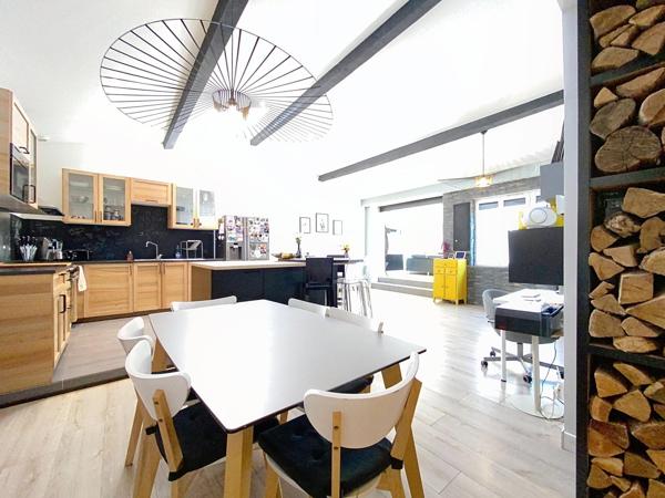 Centre ville de Bruges (33520) : belle maison de ville avec extérieur