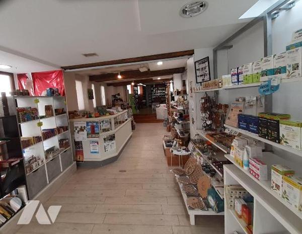 Immeuble mixte à vendre ? PONTIVY (56300) ? Hyper centre-ville
Idéal investisseur !
Situé en ...