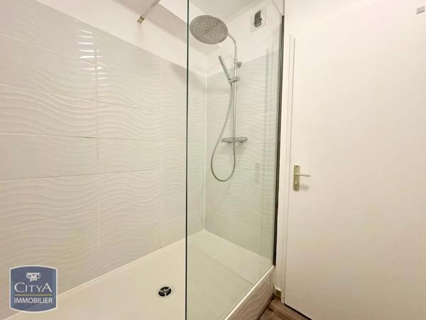 Appartement à louer 3 pièces 64.63m² Nîmes (30900)