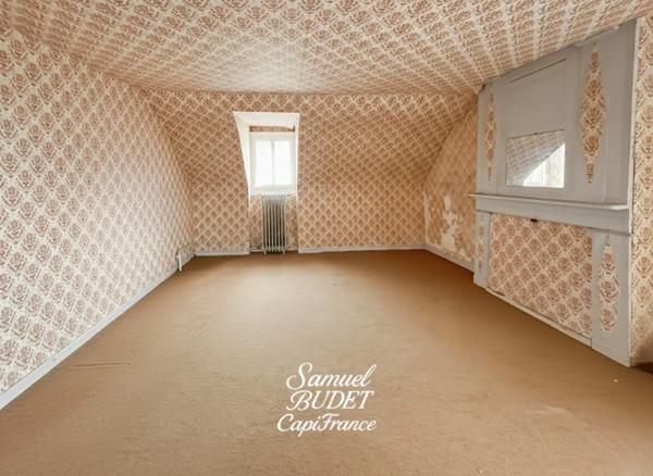 Maison familiale avec grand terrain et dépendances — Essay (près de Sées)