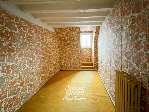 Maison familiale avec grand terrain et dépendances — Essay (près de Sées)