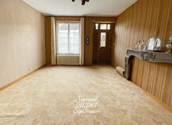 Maison familiale avec grand terrain et dépendances — Essay (près de Sées)